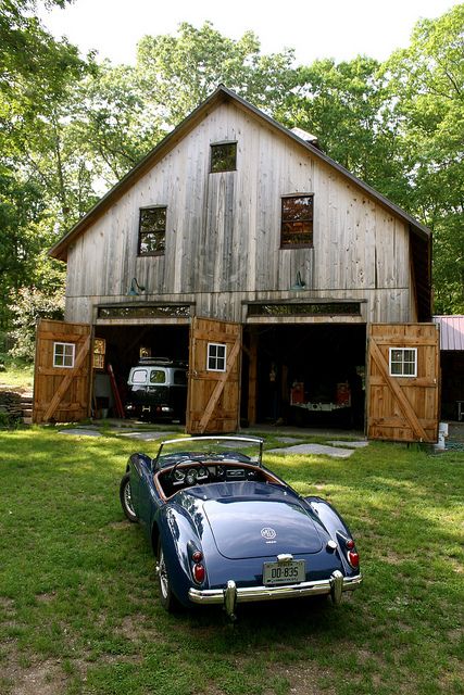 Retro automobile - MGA and barn