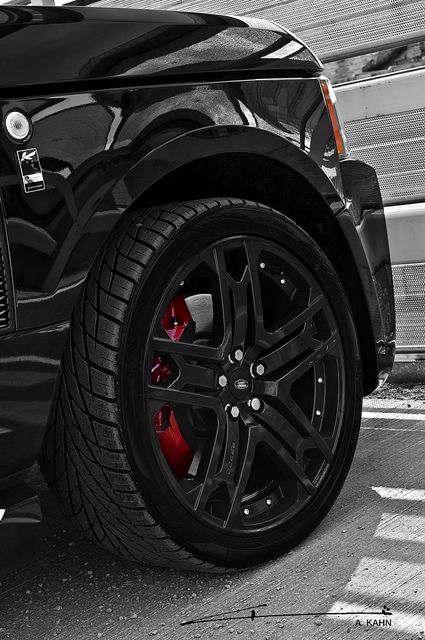 Black rims ... Yummy! ALWAYS try to convince anyone I meet to get them ... Even with a hint of silver ...
