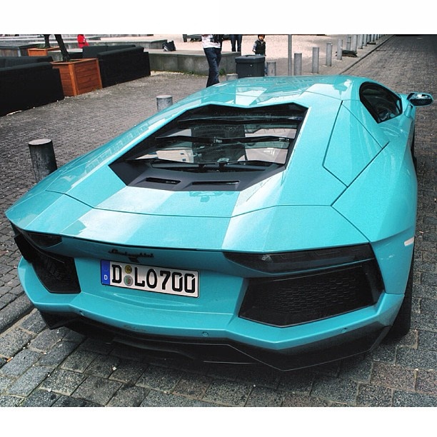 Wow! Jaw dropping color on this #Lamborghini Aventador. What do you think?