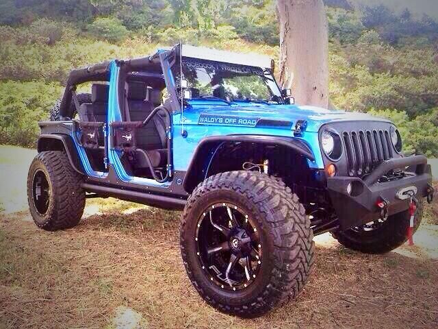 Sexy Baja Blue Jeep. pic.twitter.com/kffNzpSgxq #jeepedin