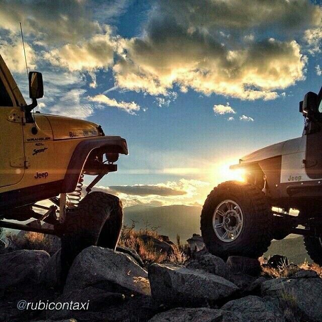 One of the best views us #Jeep owners could ask for. #JeepLife #JeepNation #Jeepfamily pic.twitter.com/NRCEFFFmdK #jeepedin