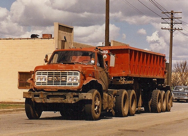 Truck - GMC 9500, Detroit