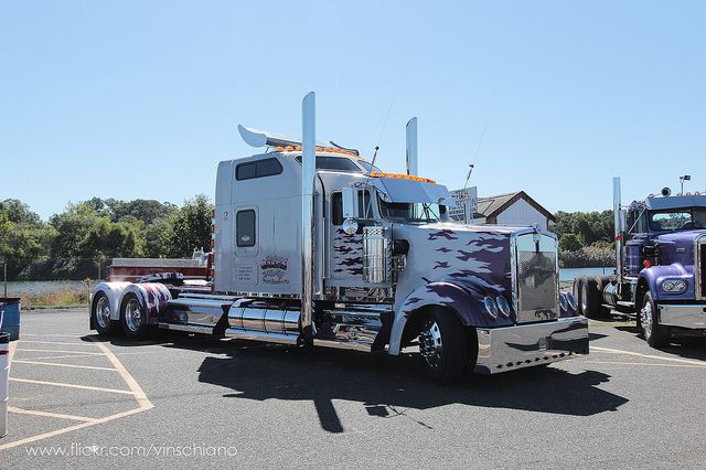 Truck - Kenworth W900L