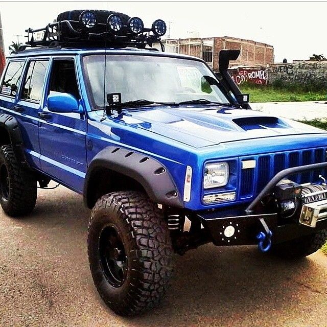 This is why I want a Jeep Cherokee XJ. Small comfy with the exact amount of beauty as the new Wranglers.